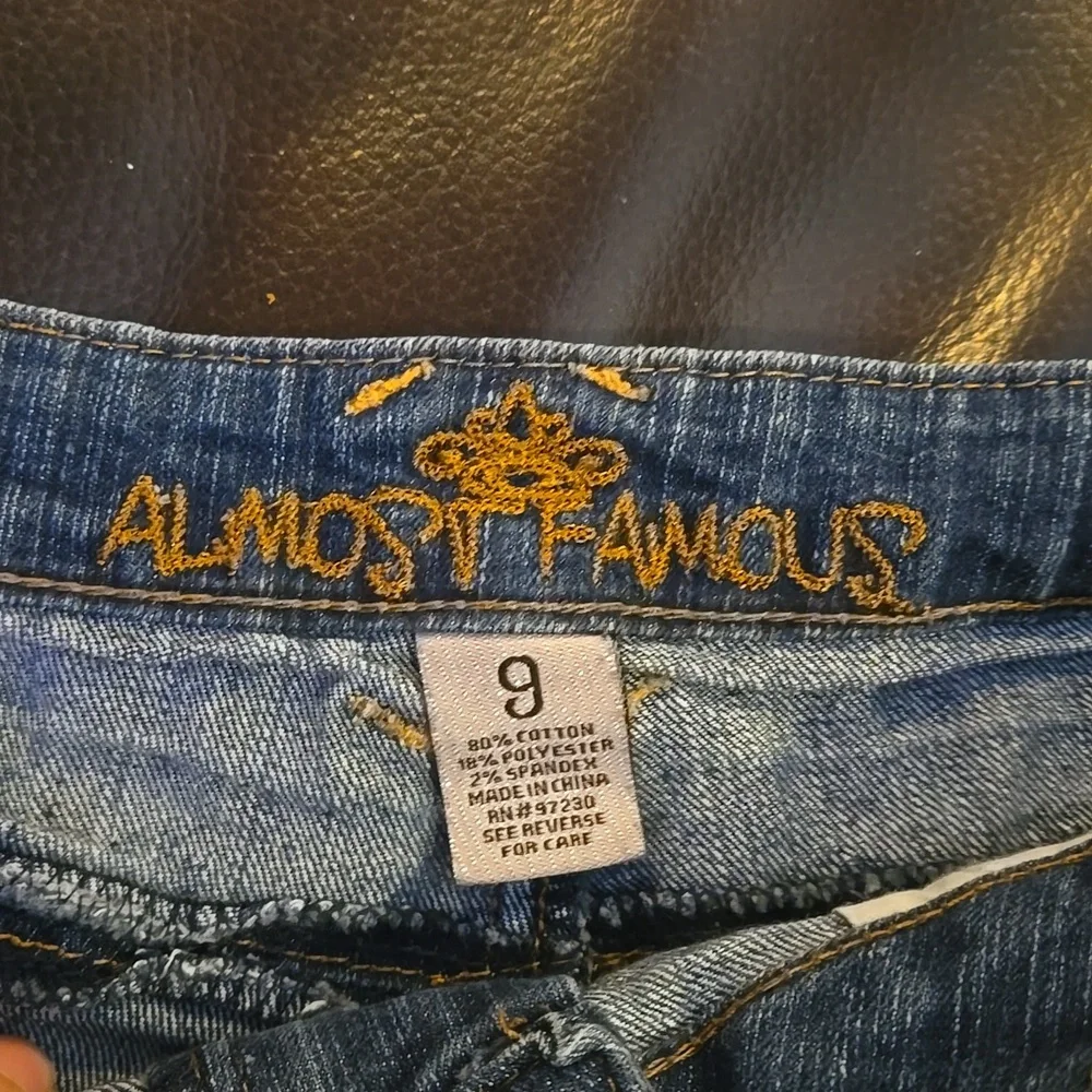 Almost Famous jeans shorts - Picture 3 of 6